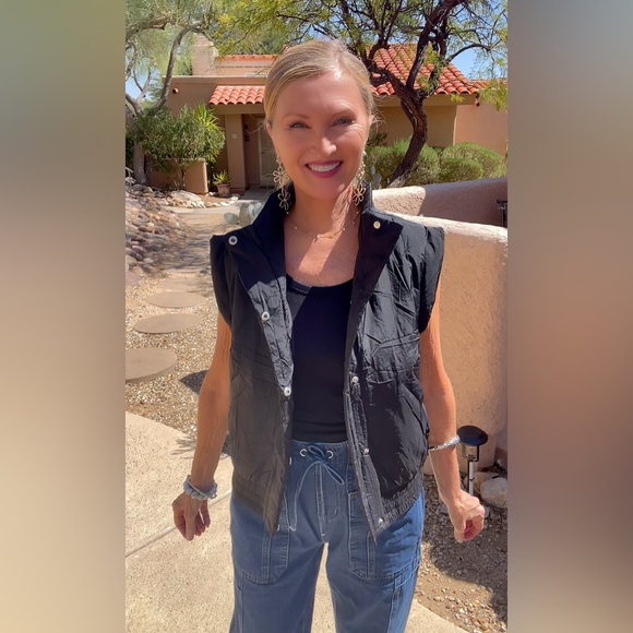 NWT BLACK SNAP UP PUFFER VEST JACKET-S - Picture 5 of 16